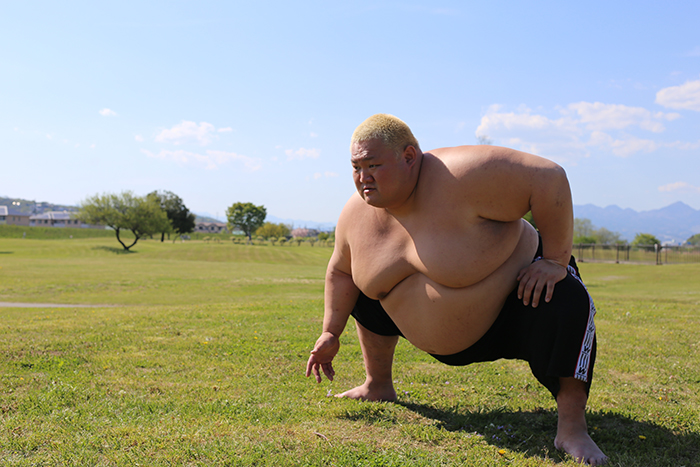 「久々のステーキだからご機嫌ですよ」浜亮太は真っ向からチャンピオンを食らいつくす！