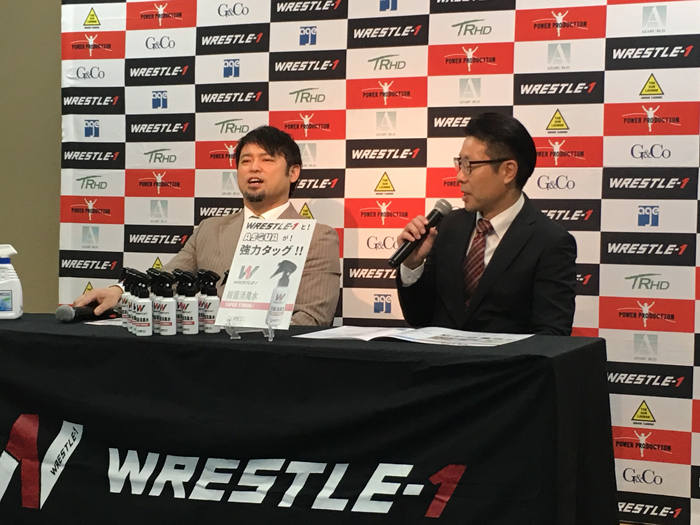 イケメンの臭いジャケットにも効果抜群!?　臭いもウィルスも一瞬で分解！WRESTLE-1とASQUAが超強力タッグ結成で除菌消臭水を発売へ!!