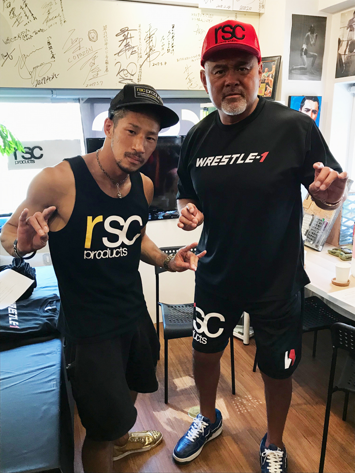 公式ジャージ！Tシャツ！ハーフパンツ！人気スポーツブランド・rscproductsとW-1のコラボが実現！9.2横浜文体大会よりコラボグッズが販売開始!!■2018.8.1WRESTLE-1記者会見